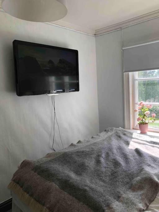 Egen Stuga Och Vedeldad Bastu Linghed Ngoại thất bức ảnh